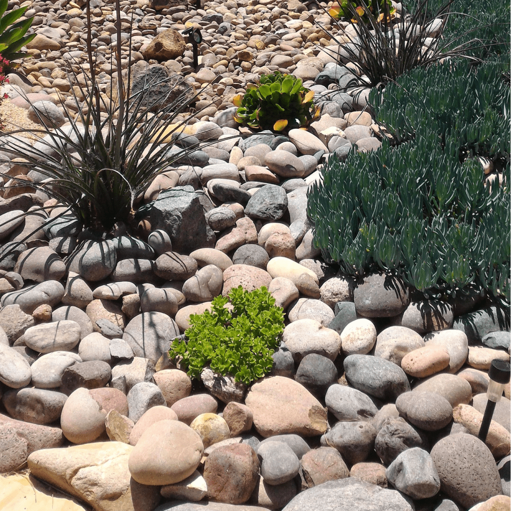 bolos de rio en jardines